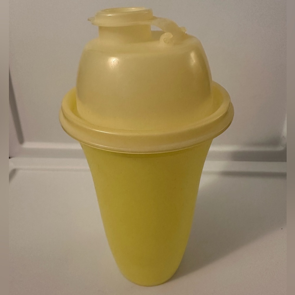 Tupperware quick shaker